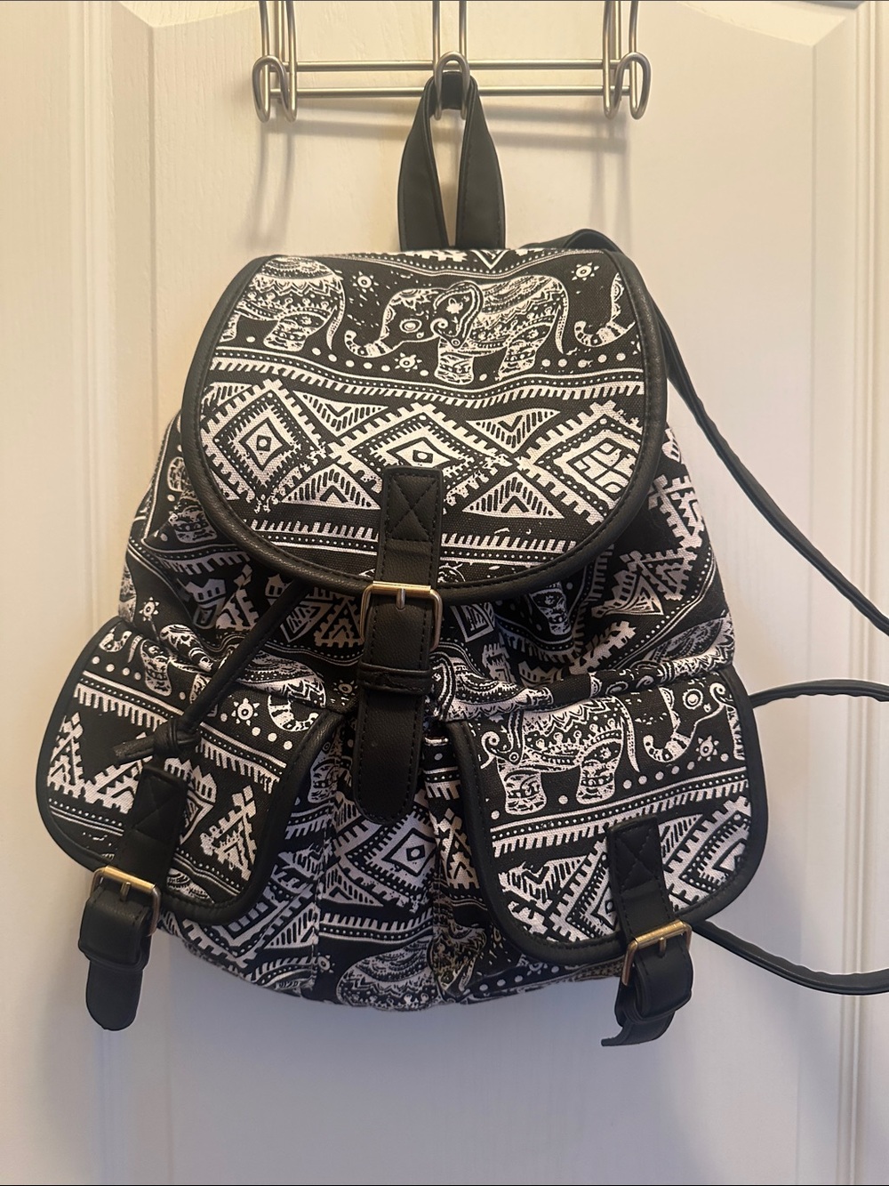 Black & White Elephant Pattern Drawstring Backpack with Buckle Closures